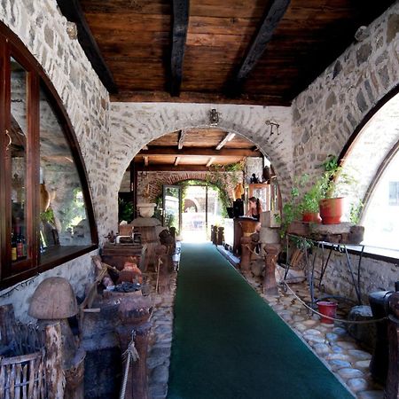 Hotel Tradita Shkodër エクステリア 写真
