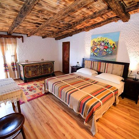 Hotel Tradita Shkodër エクステリア 写真
