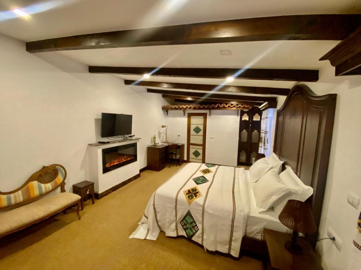 Hotel Tradita Shkodër エクステリア 写真