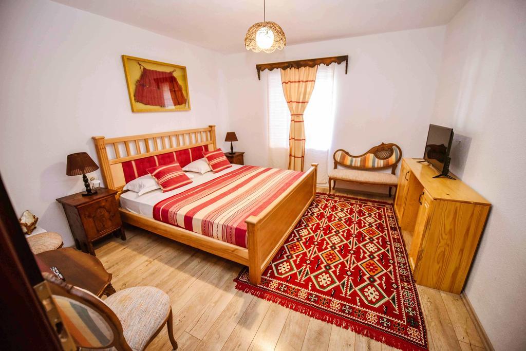 Hotel Tradita Shkodër エクステリア 写真