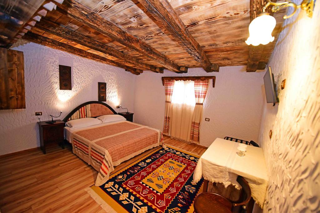 Hotel Tradita Shkodër エクステリア 写真