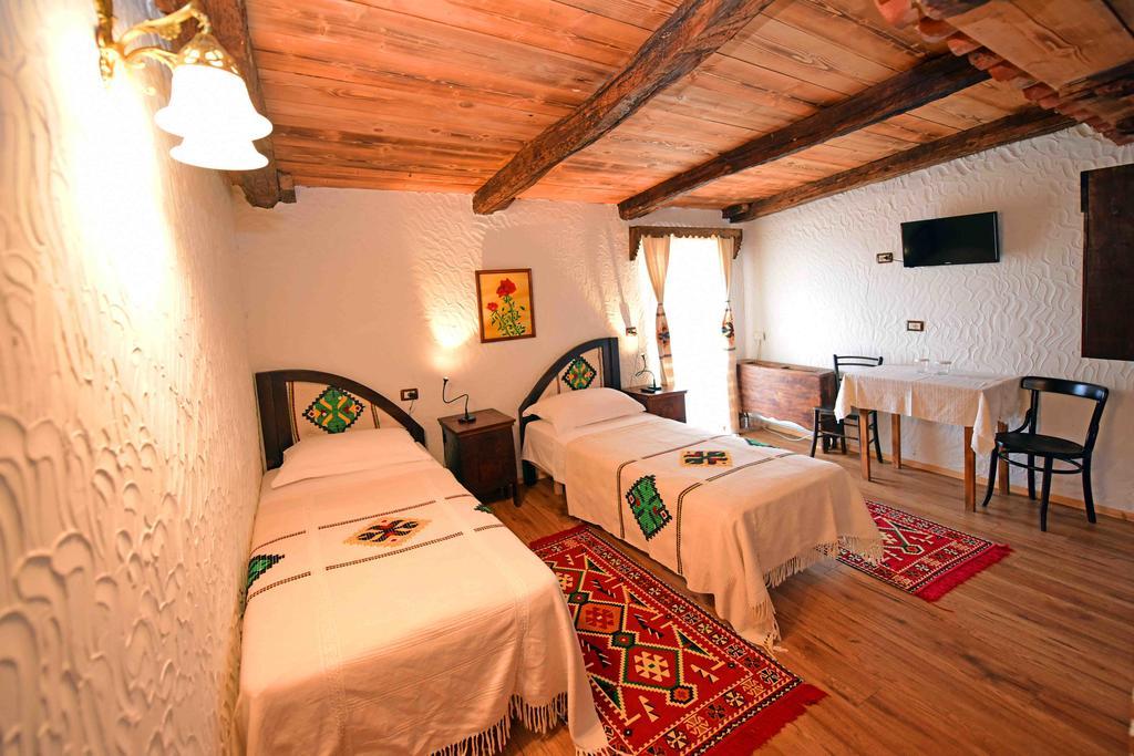 Hotel Tradita Shkodër エクステリア 写真