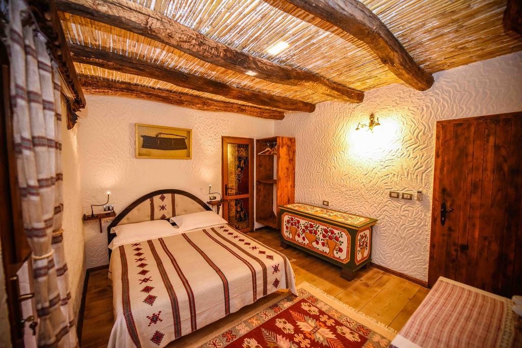 Hotel Tradita Shkodër エクステリア 写真