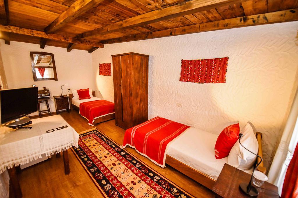 Hotel Tradita Shkodër エクステリア 写真