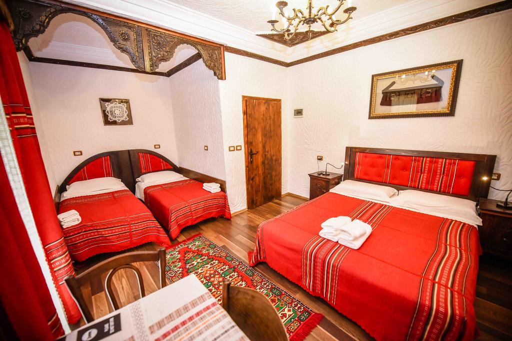 Hotel Tradita Shkodër エクステリア 写真