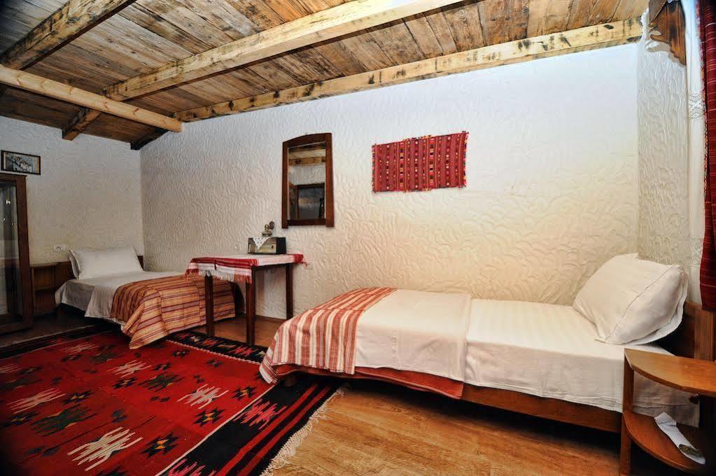 Hotel Tradita Shkodër エクステリア 写真