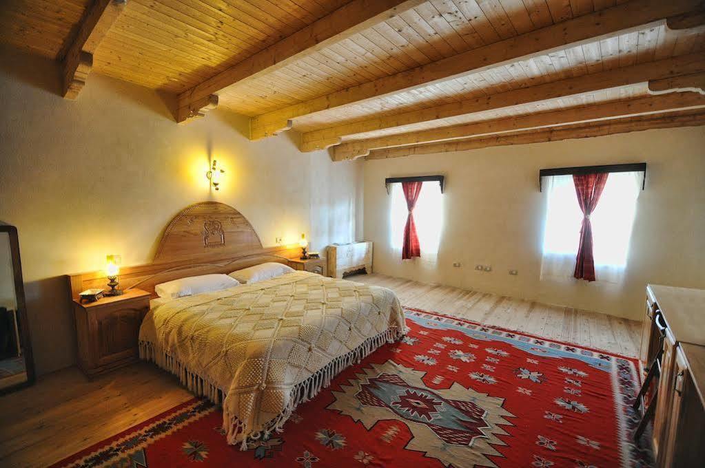 Hotel Tradita Shkodër エクステリア 写真