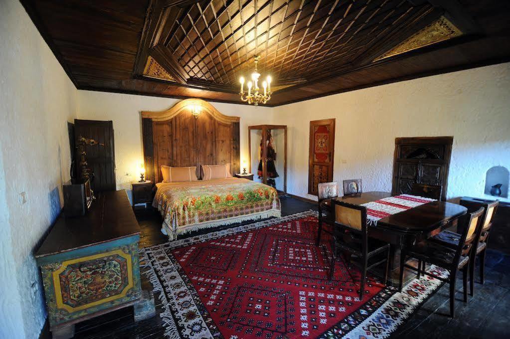 Hotel Tradita Shkodër エクステリア 写真